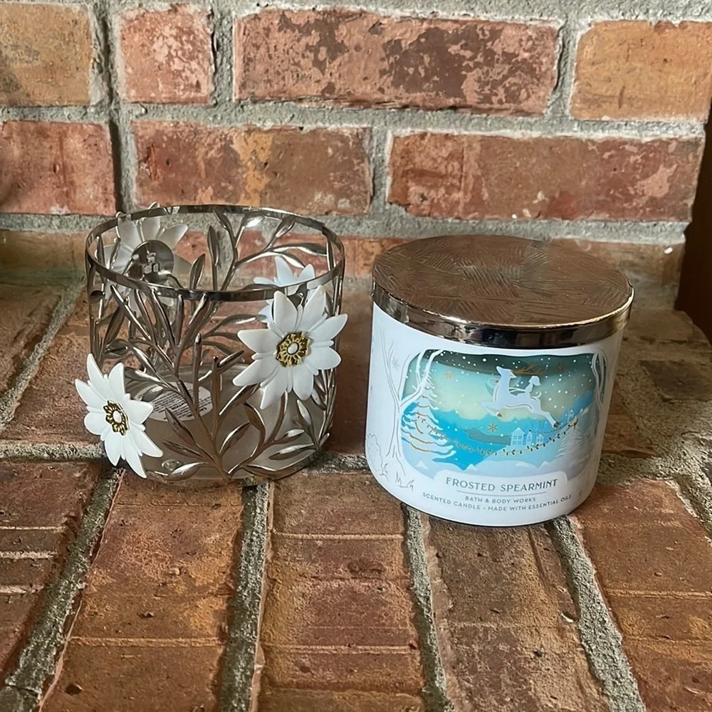 Bath & Body Works Frosted Spearmint Candle w/ White Flowers Floral Metal Holder