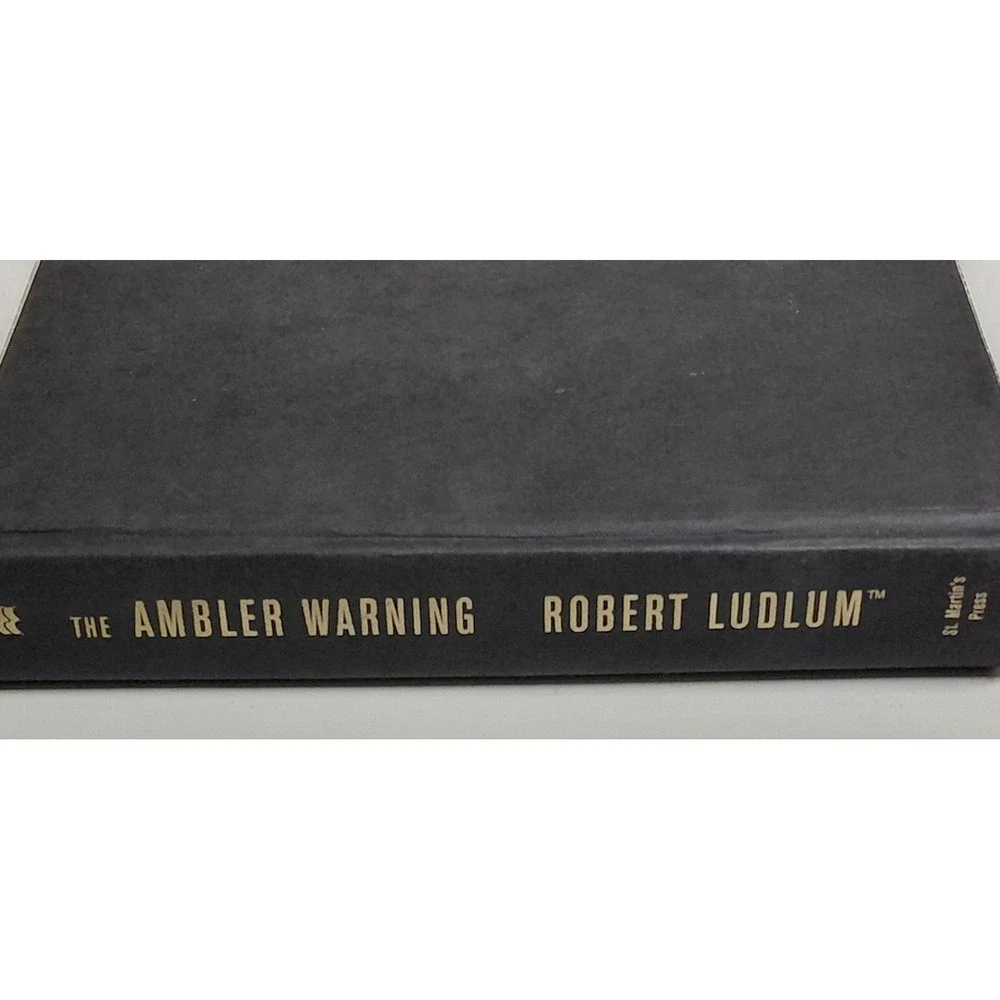 The Ambler Warning Robert Ludlum 2005 First Edition Hardcover St Martin's Press