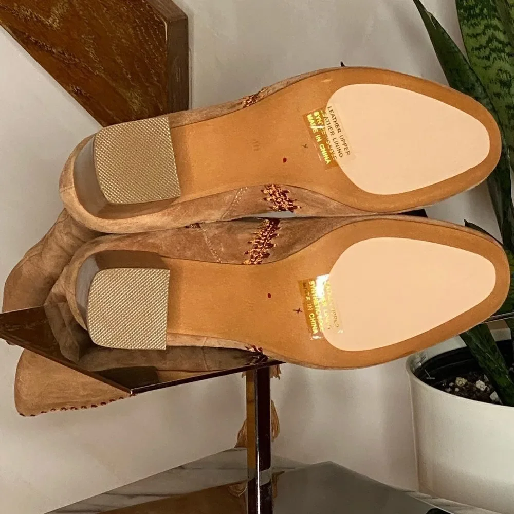 Silent D sweet suede