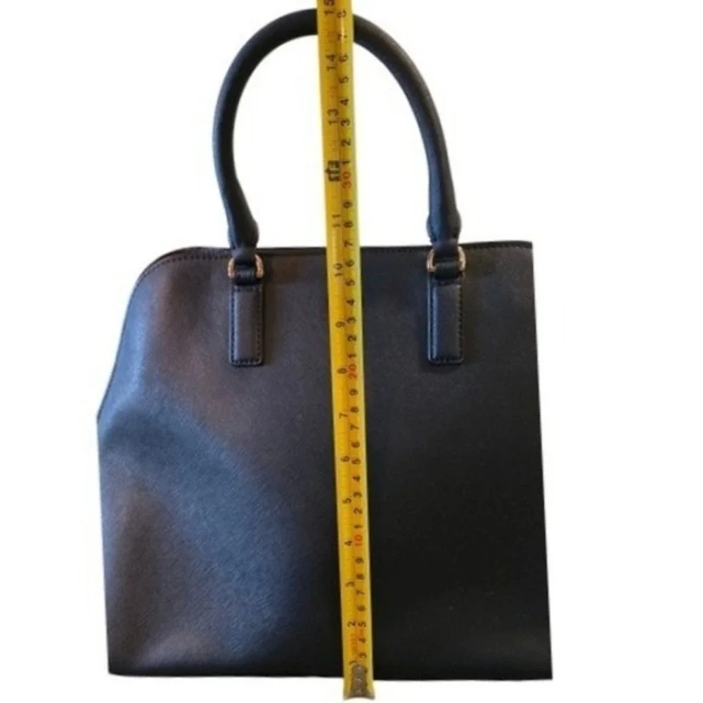 Tory Burch *ships next