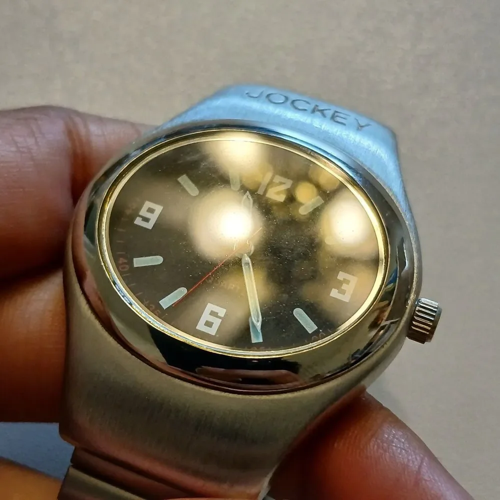 Jockey watch running