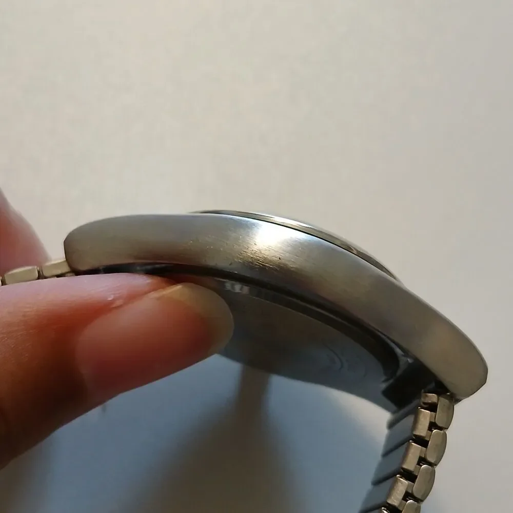 Jockey watch running