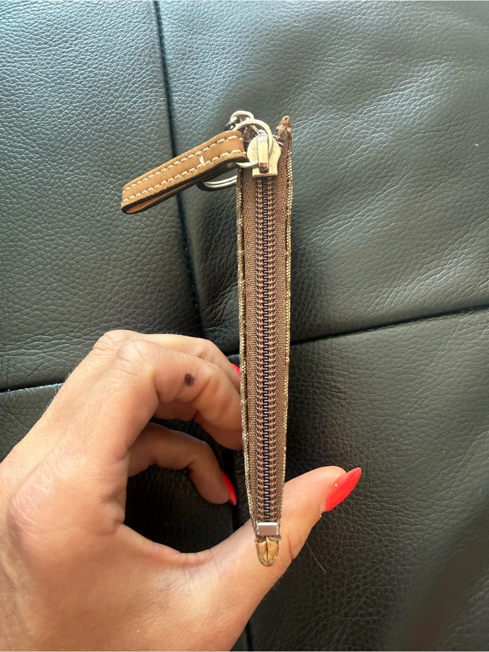 Coach signature sable