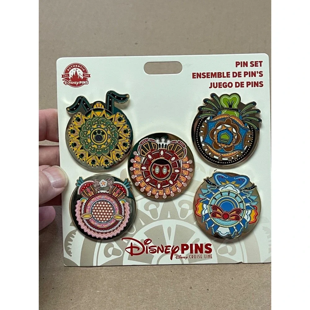 DCL Disney Cruise Line Lookout Cay Lighthouse Point Exclusive Junkanoo Pin Set‎
