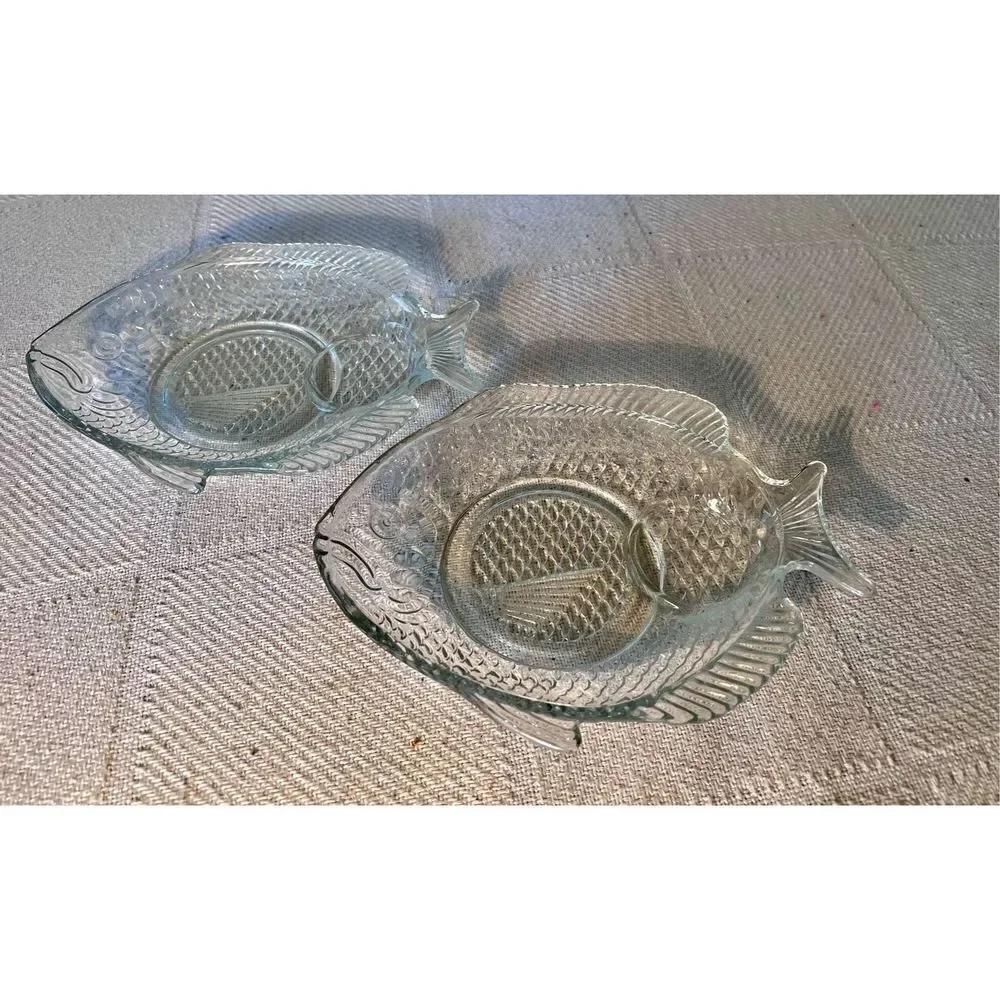 VINTAGE SET OF 2 ARCOROC FRANCE CLEAR GLASS FISH SHAPED PLATE W/ Space for Sauce