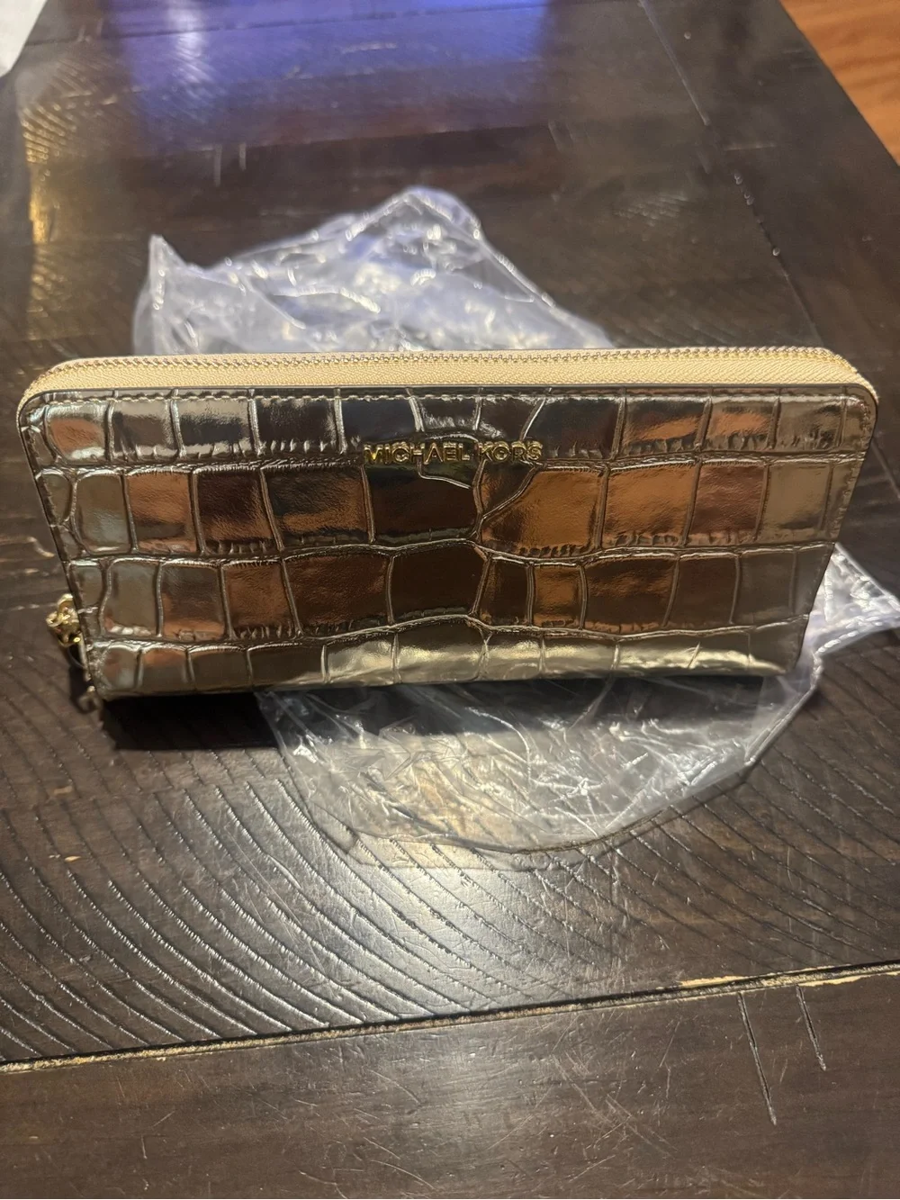 Michael Kors zip around