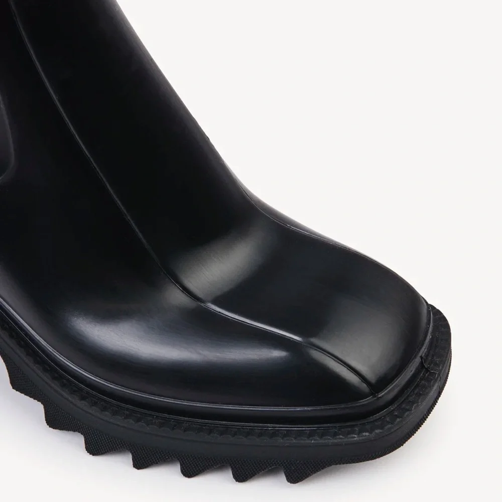 Chloe sleek black
