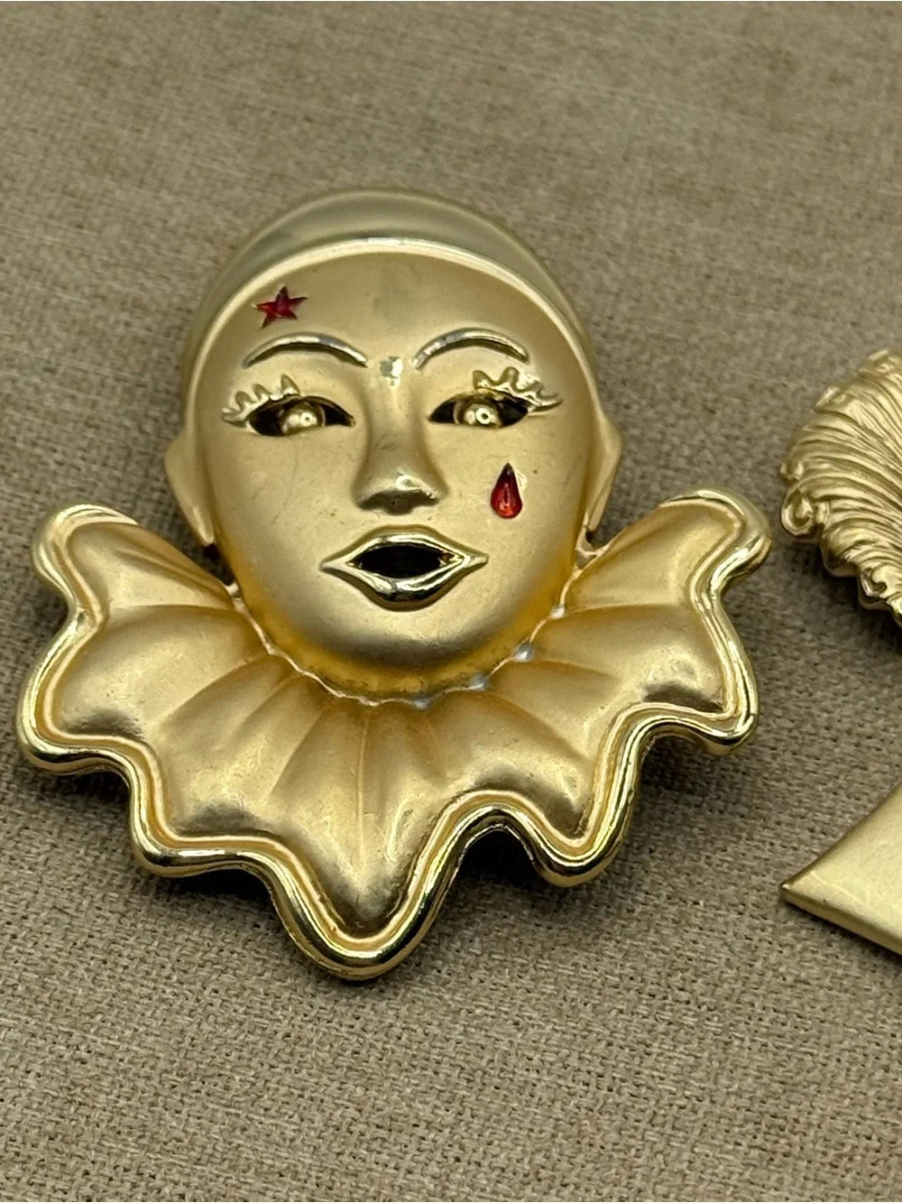 N/A charming gold