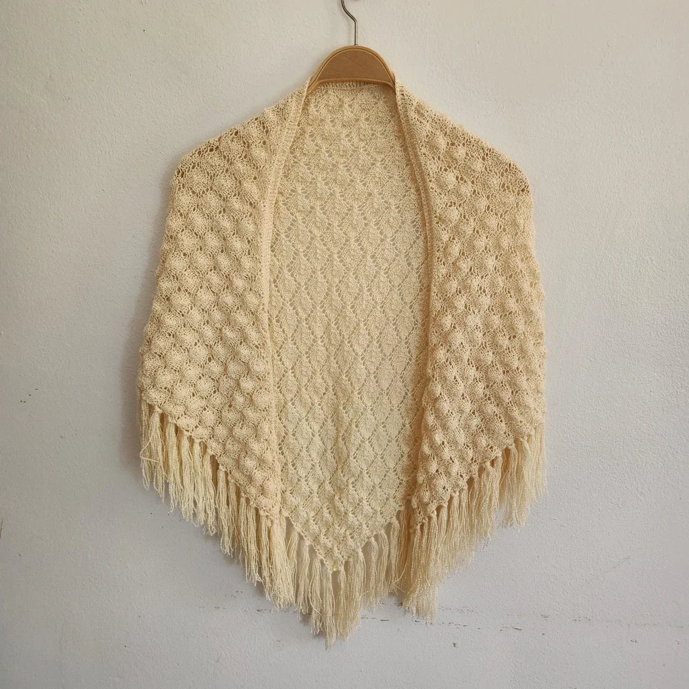 Vintage Hamdmade Diamond Lace Crochet Fringed Tringle Shawl Cream Cottagecore