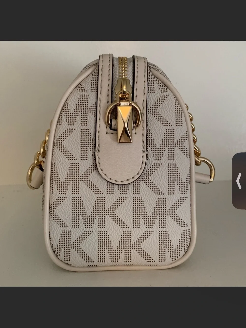 Michael Kors signature mk