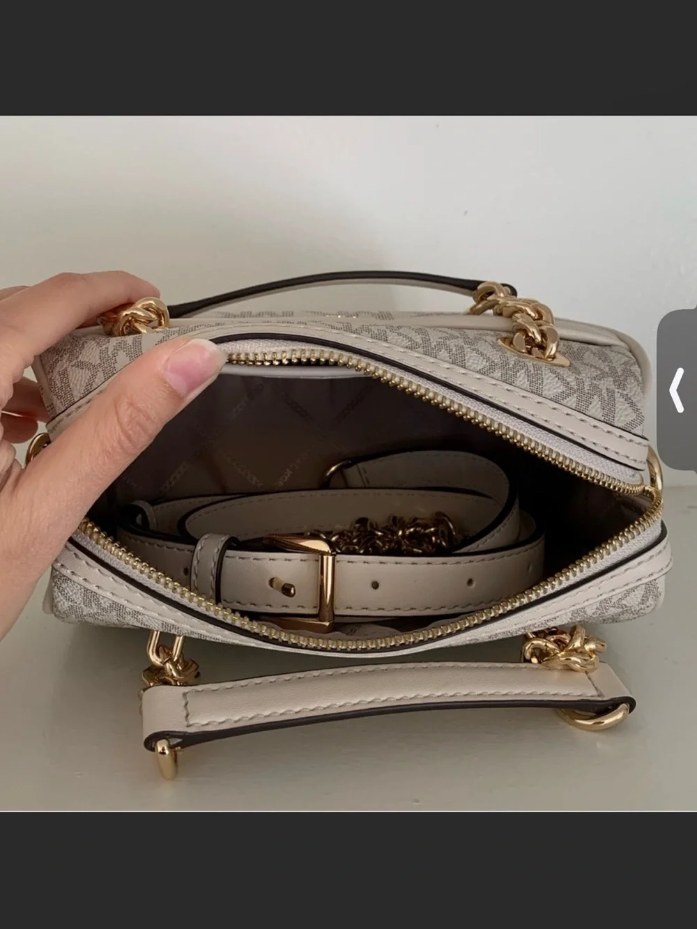 Michael Kors signature mk