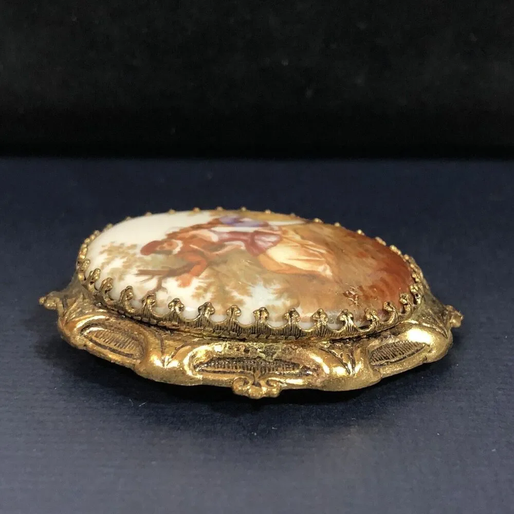 Renaissance vintage oval
