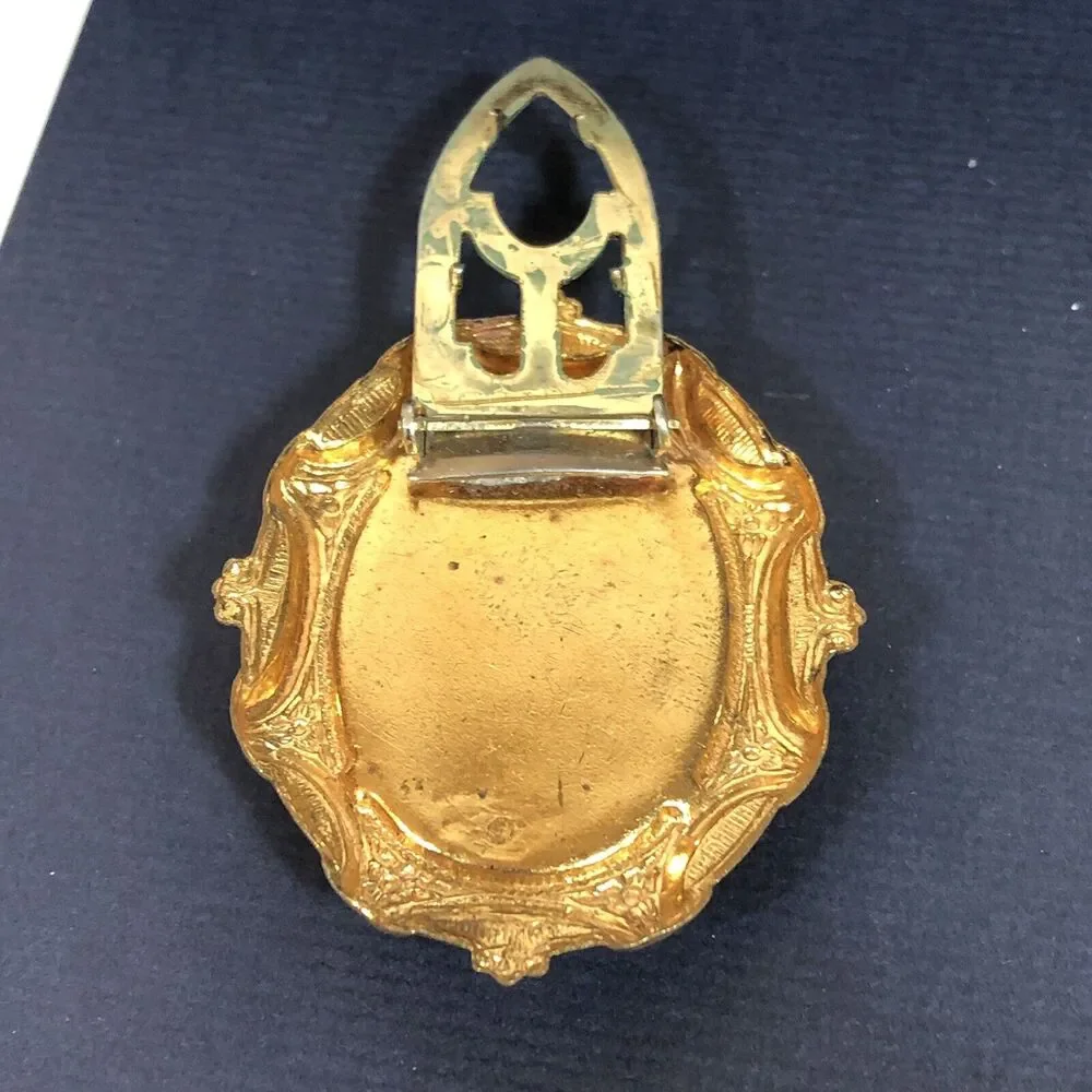 Renaissance vintage oval