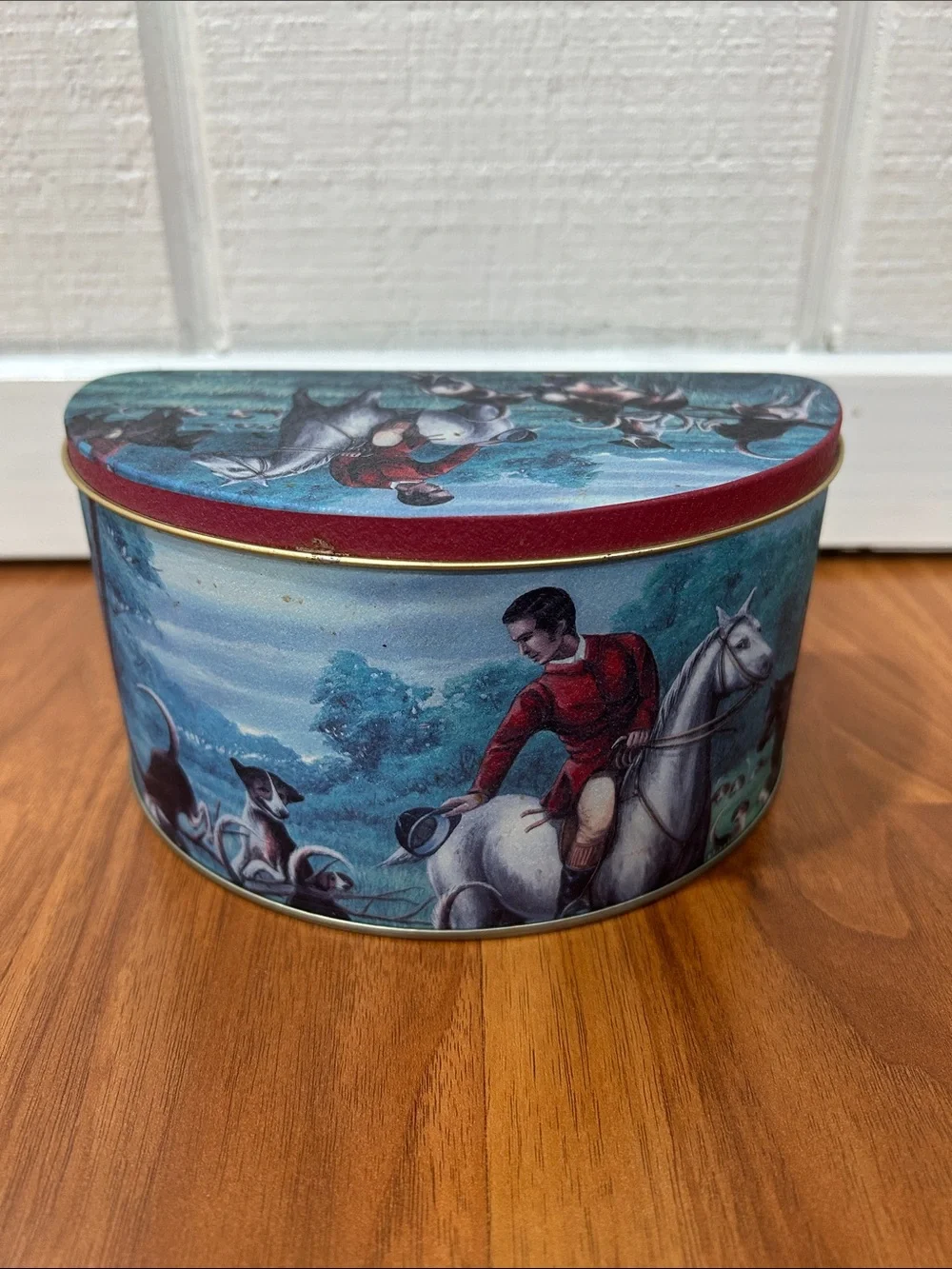Vintage Lithographed Equestrian Hunt Scene Tin Box