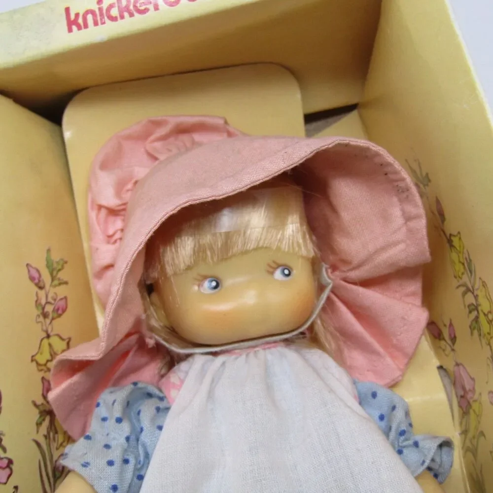 Knickerbocker presenting charming