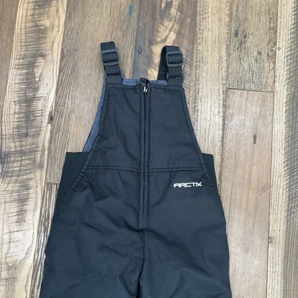 Arctix black snow