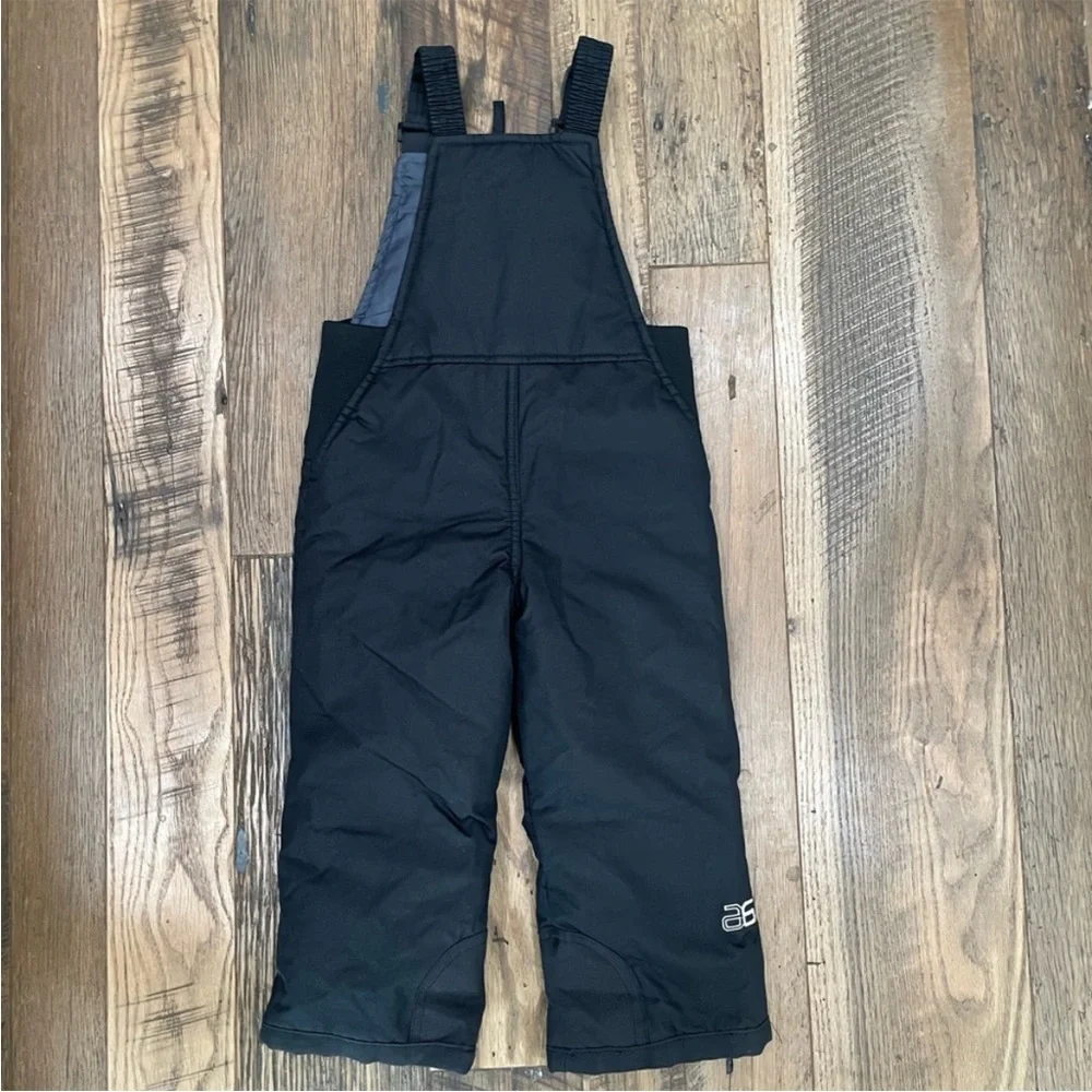 Arctix black snow