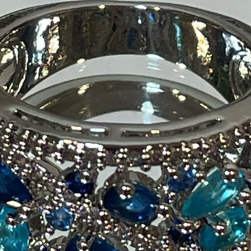 N/A elegant yet