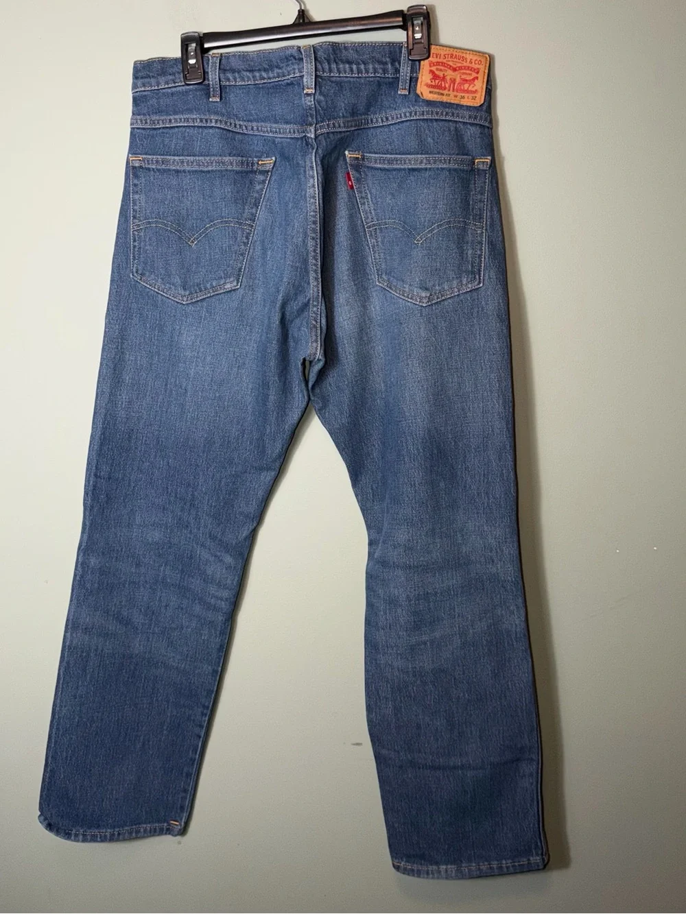 Levis preowned small