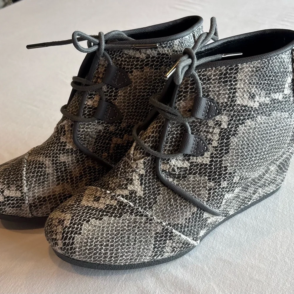 Toms stylish versatile