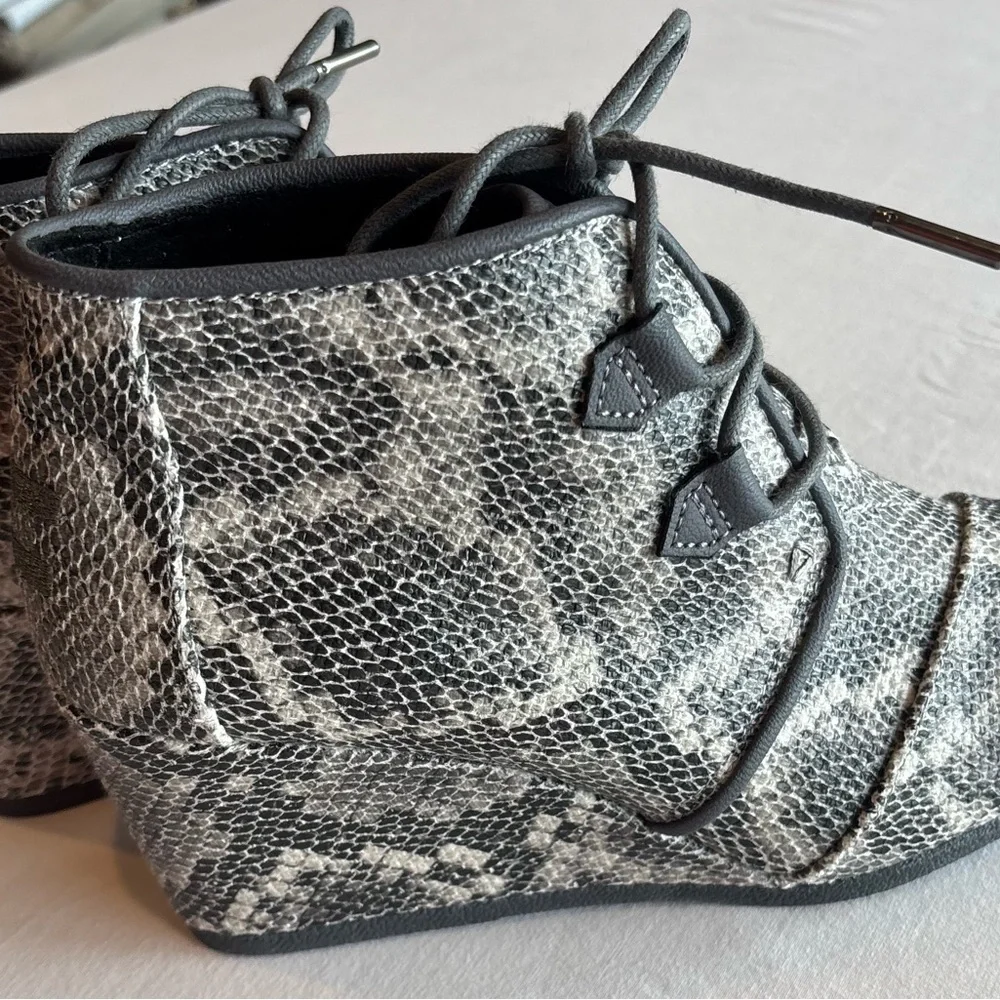 Toms stylish versatile