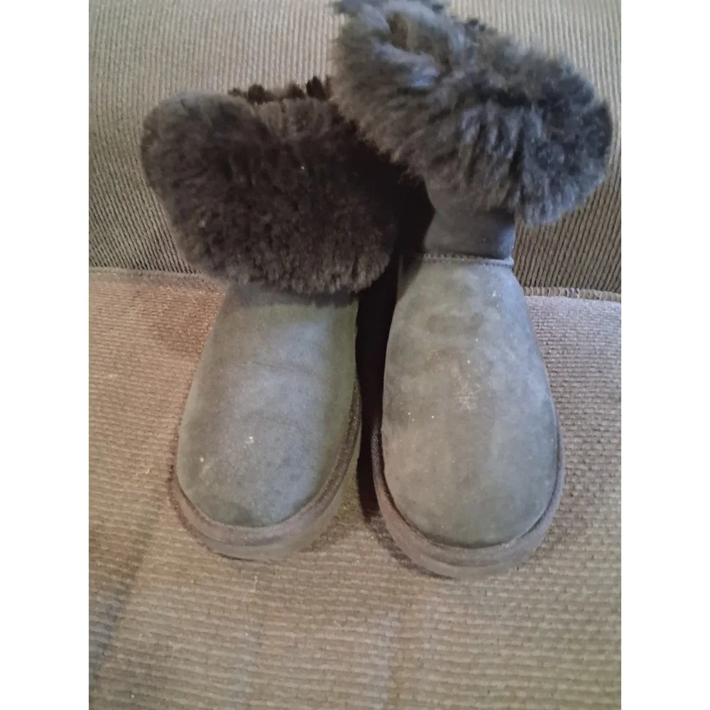 UGG women mini