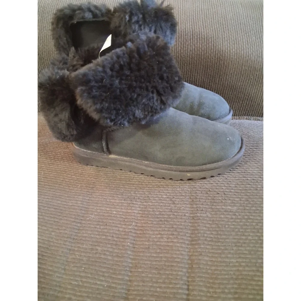 UGG women mini