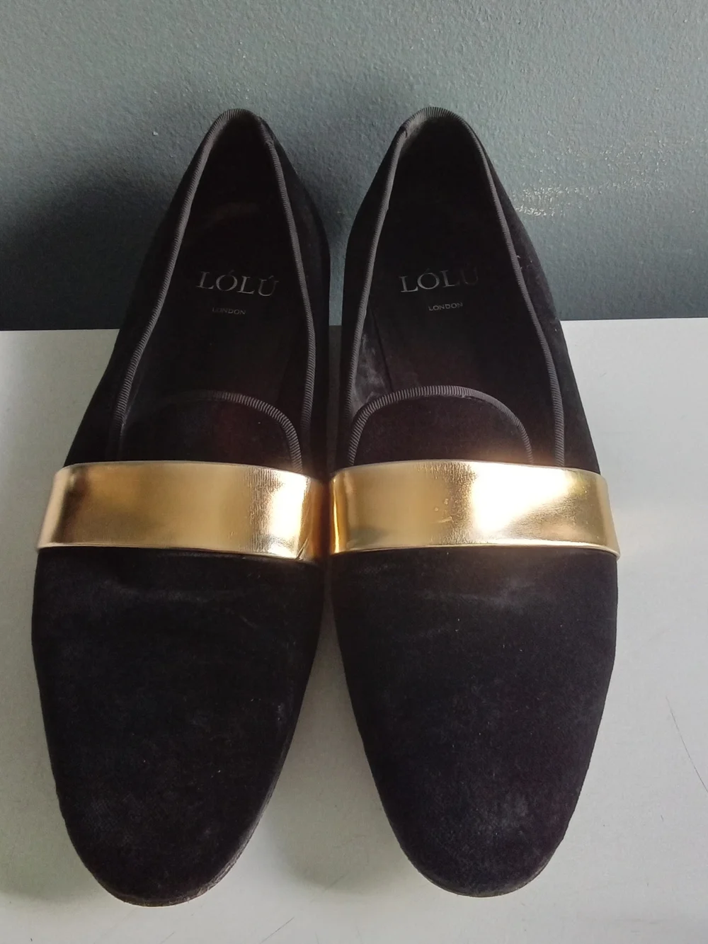 Lolu London Black Velvet Loafers with Gold Metallic Band Red Bottoms Mens 8‎