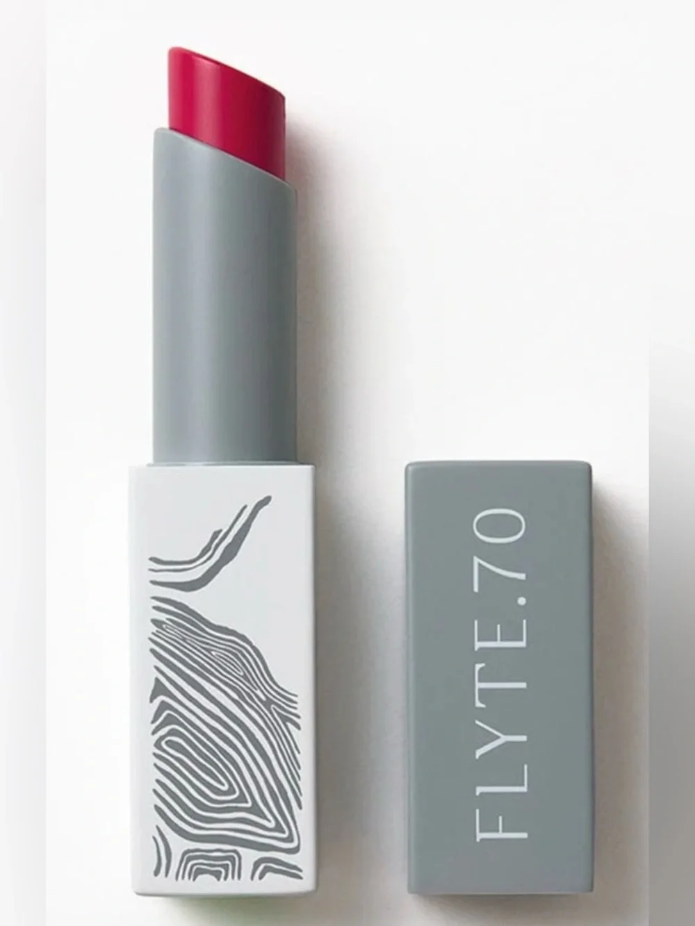 FLYTE 70 blotted blurred