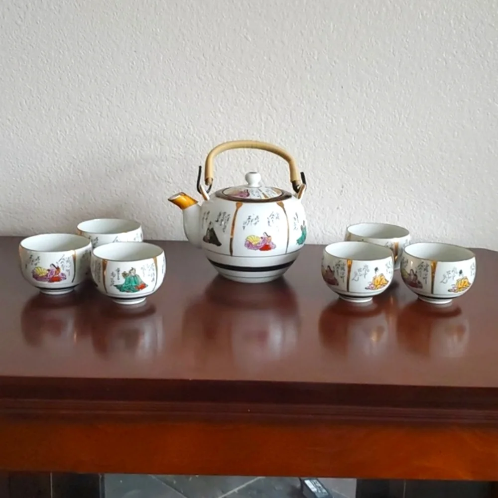 Kutani teapot rattan