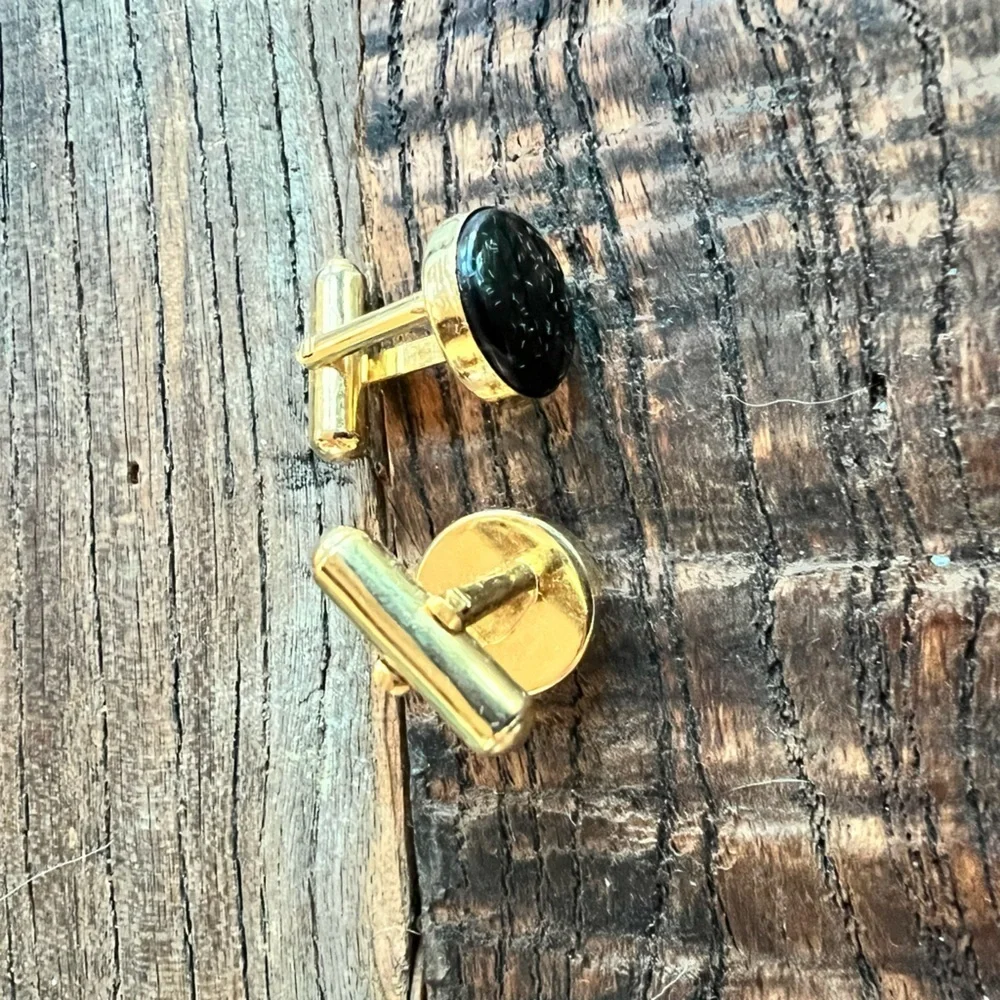 N/A elegant gold