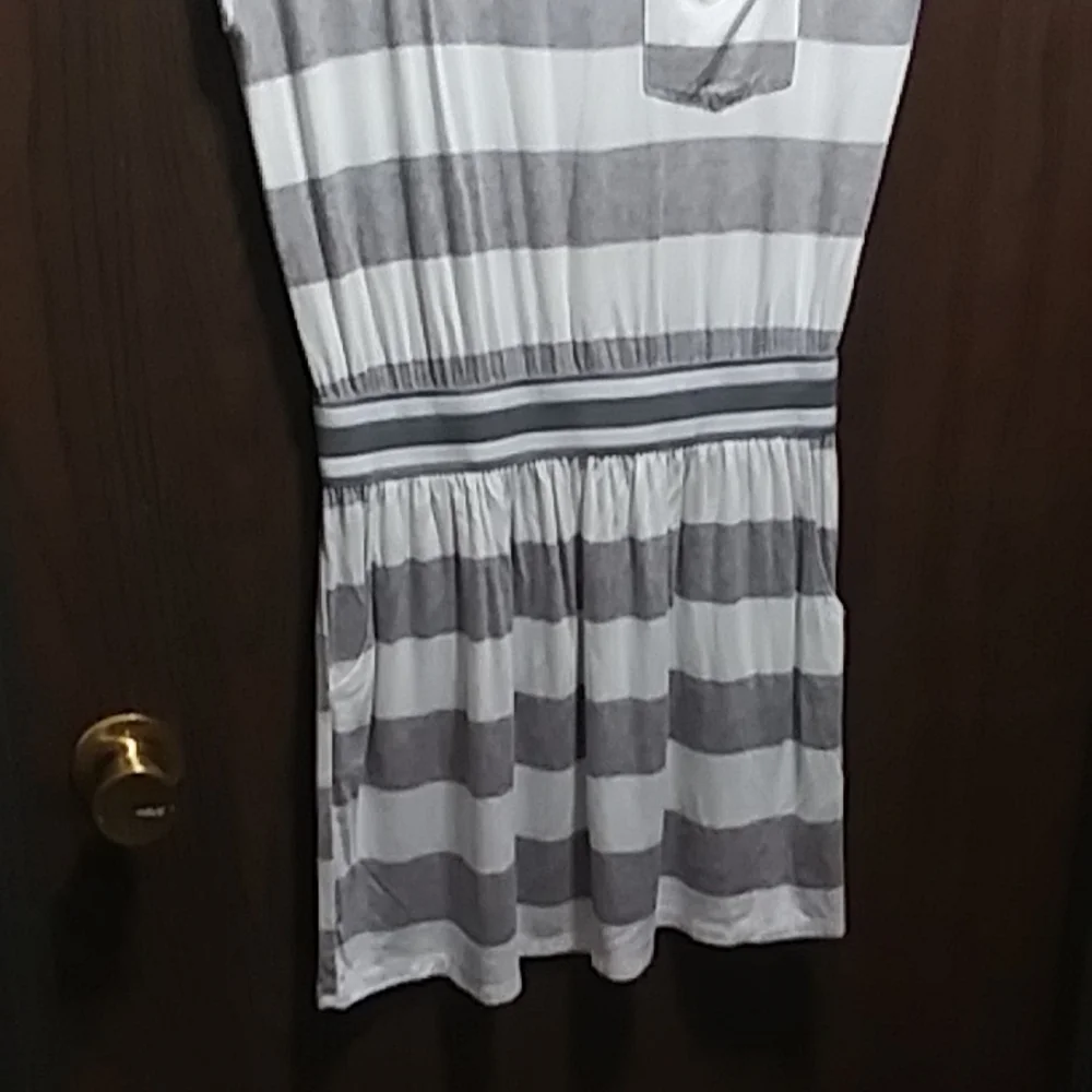abercrombie kids white gray