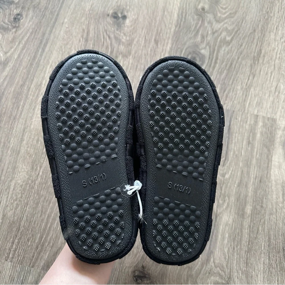 N/A girls slippers