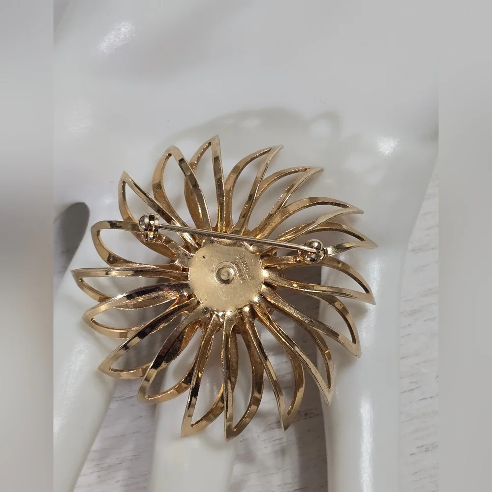 Sarah Coventry ab faceted resembles