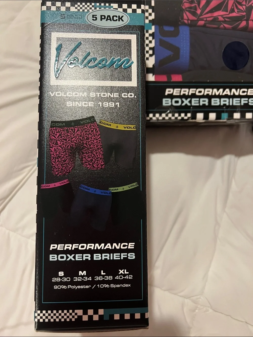 Volcom 90% polyester