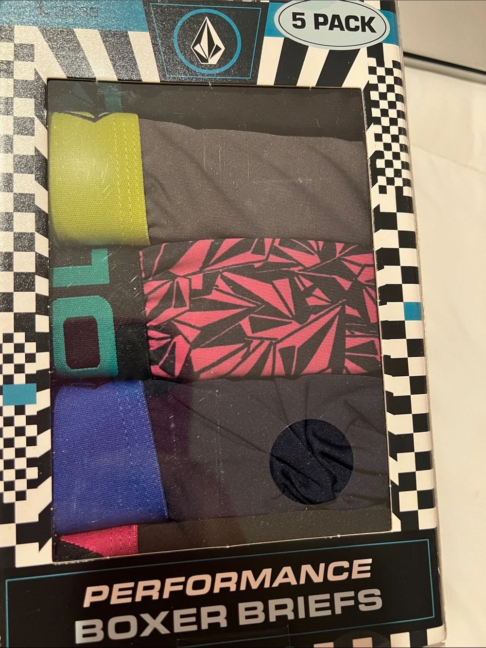 Volcom 90% polyester