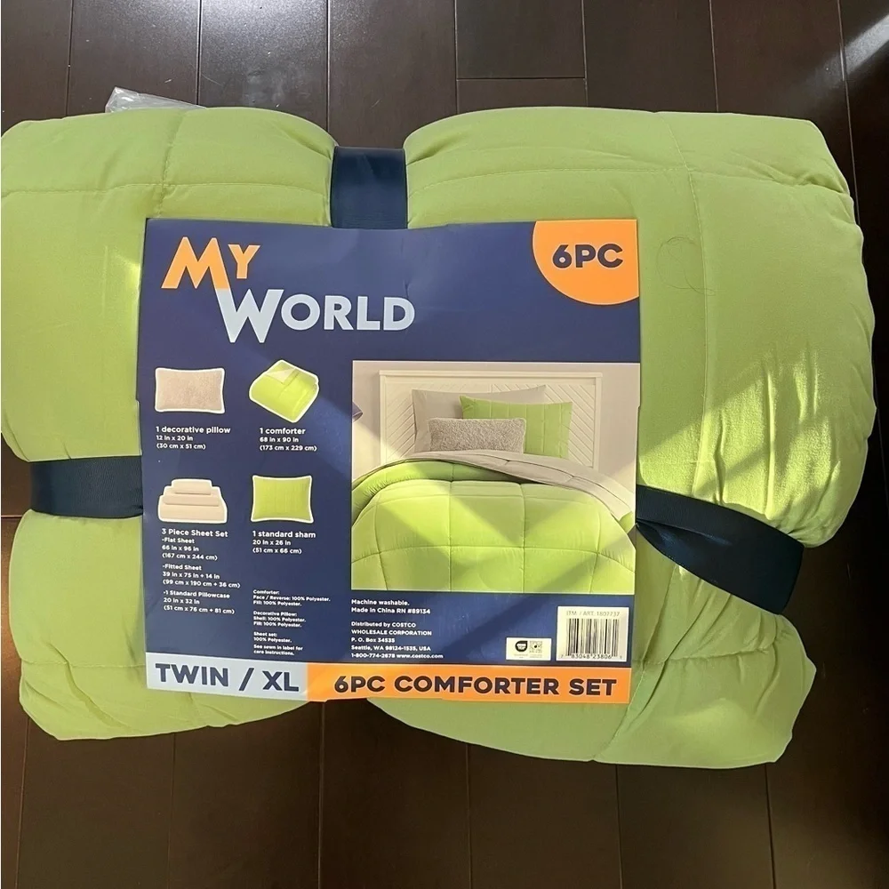 My World NWT Microfiber 6-piece Bedding Set.  Twin XL