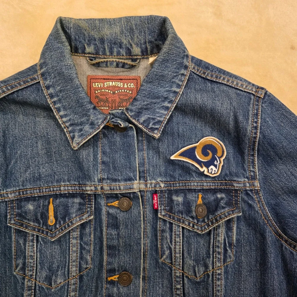 Levis very good