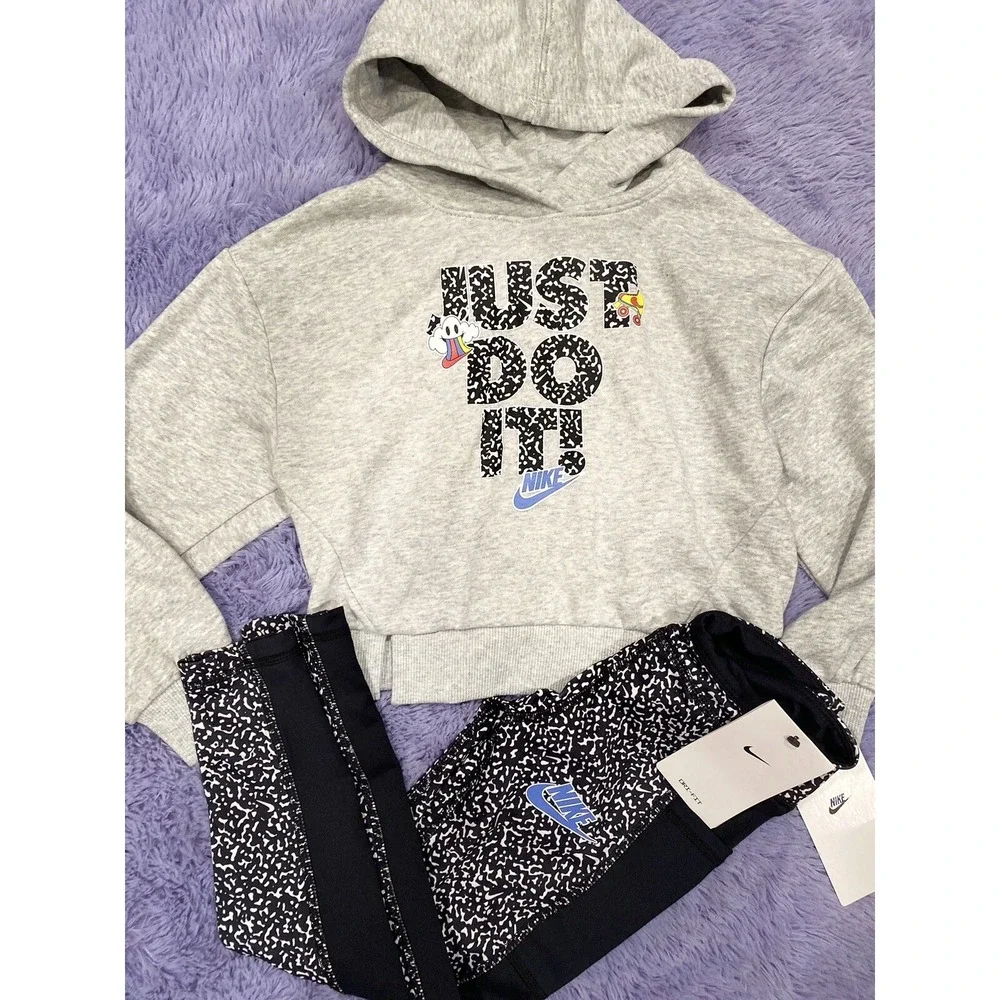 Nike girl cropped