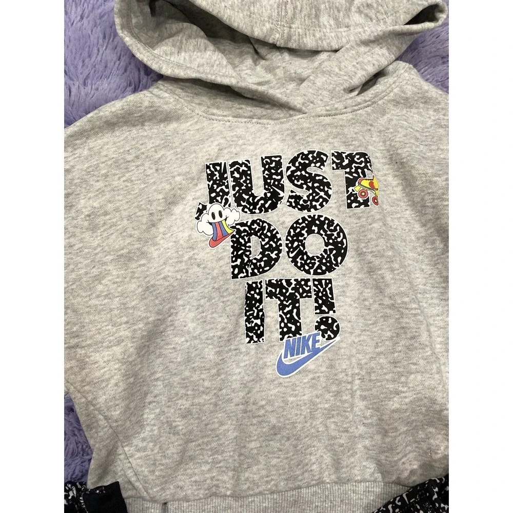 Nike girl cropped