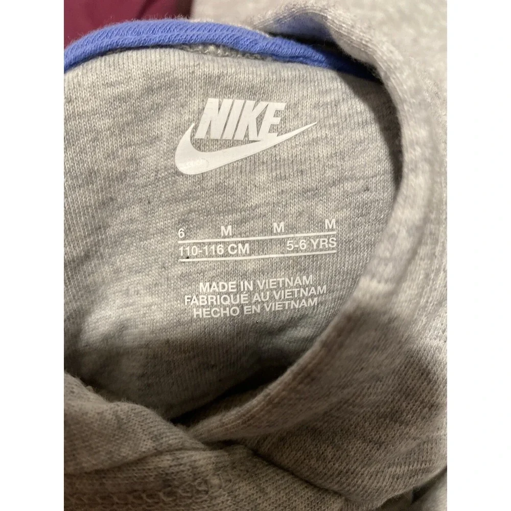 Nike girl cropped