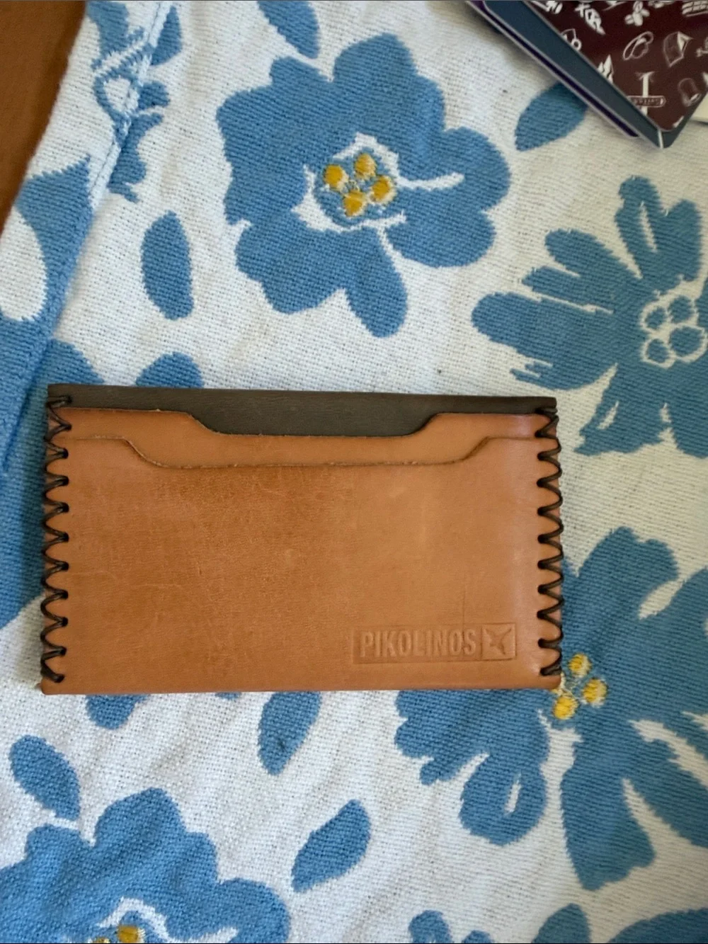 PIKOLINOS compact leather