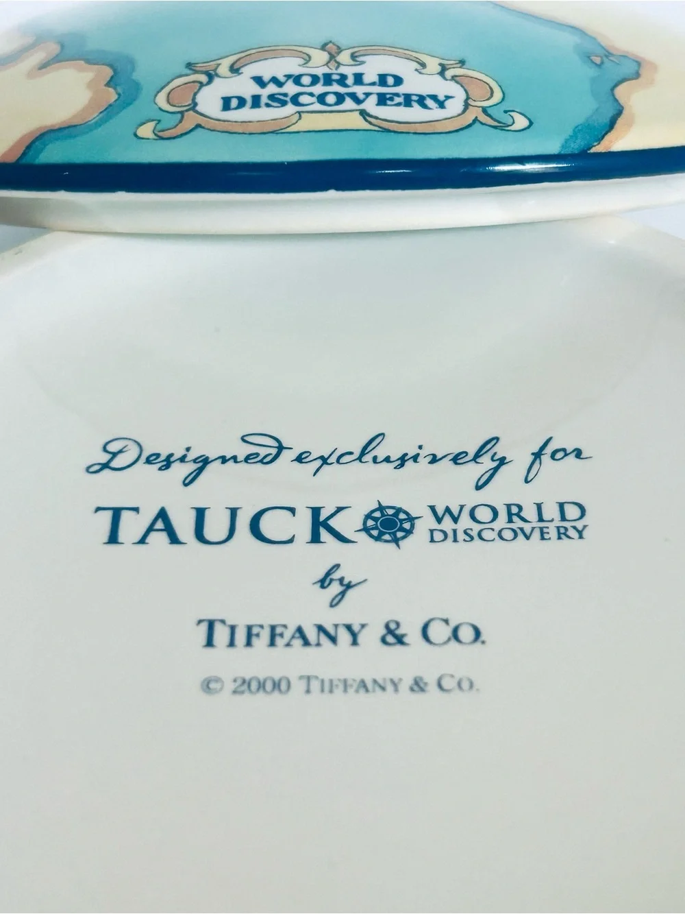 Tiffany & Co. or lid light