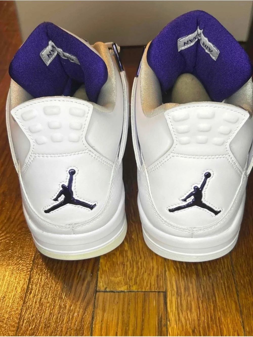 Jordan clean white