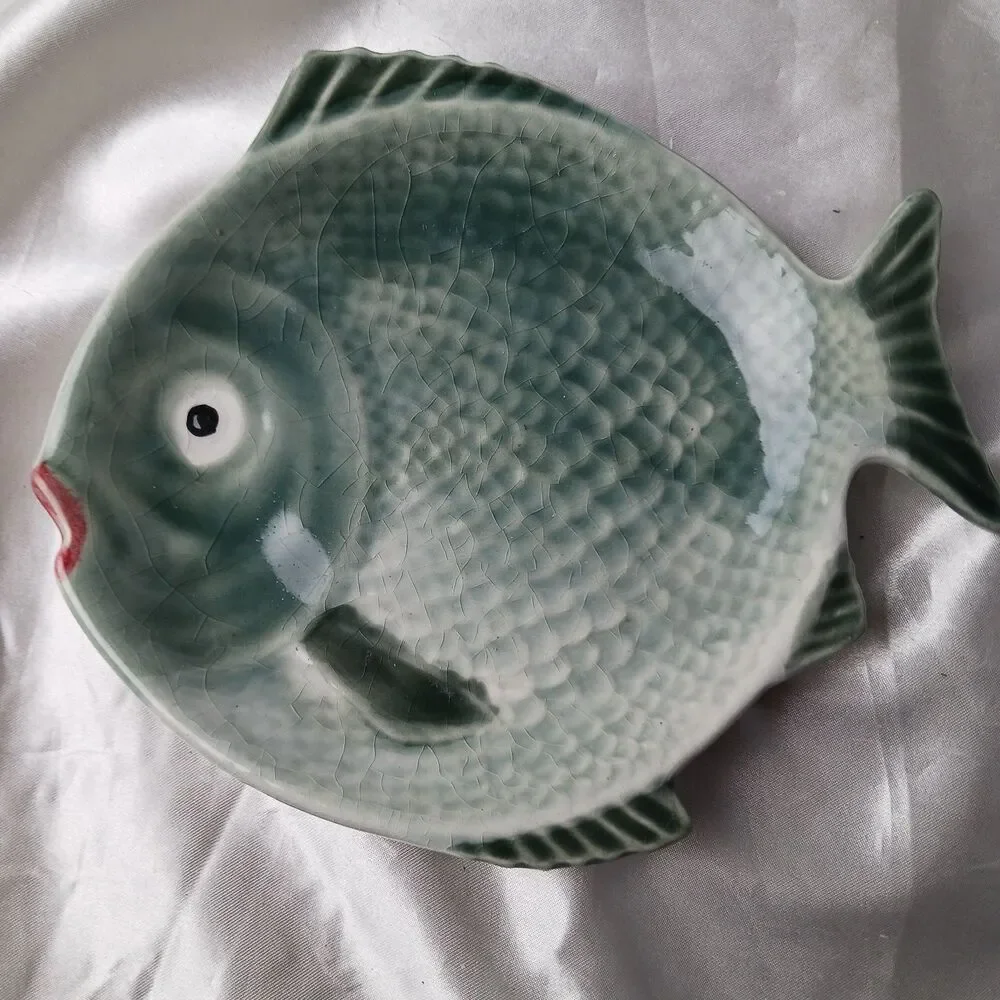 Vintage Portugal Faiancas Belo Art Pottery Fish Shaped 6 1/2'' Plate