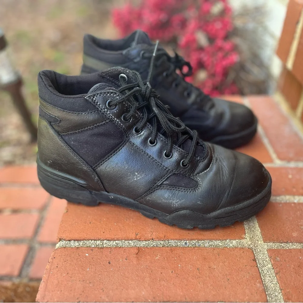 Magnum ankle boots