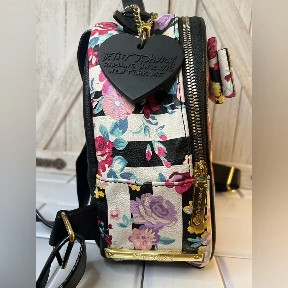 Betsey Johnson elegant floral