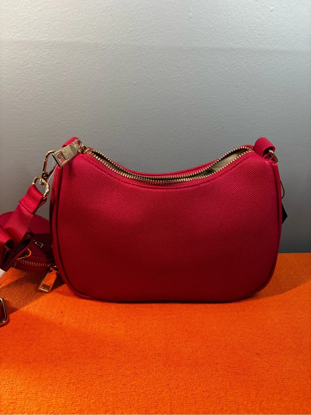 bebe sagan red