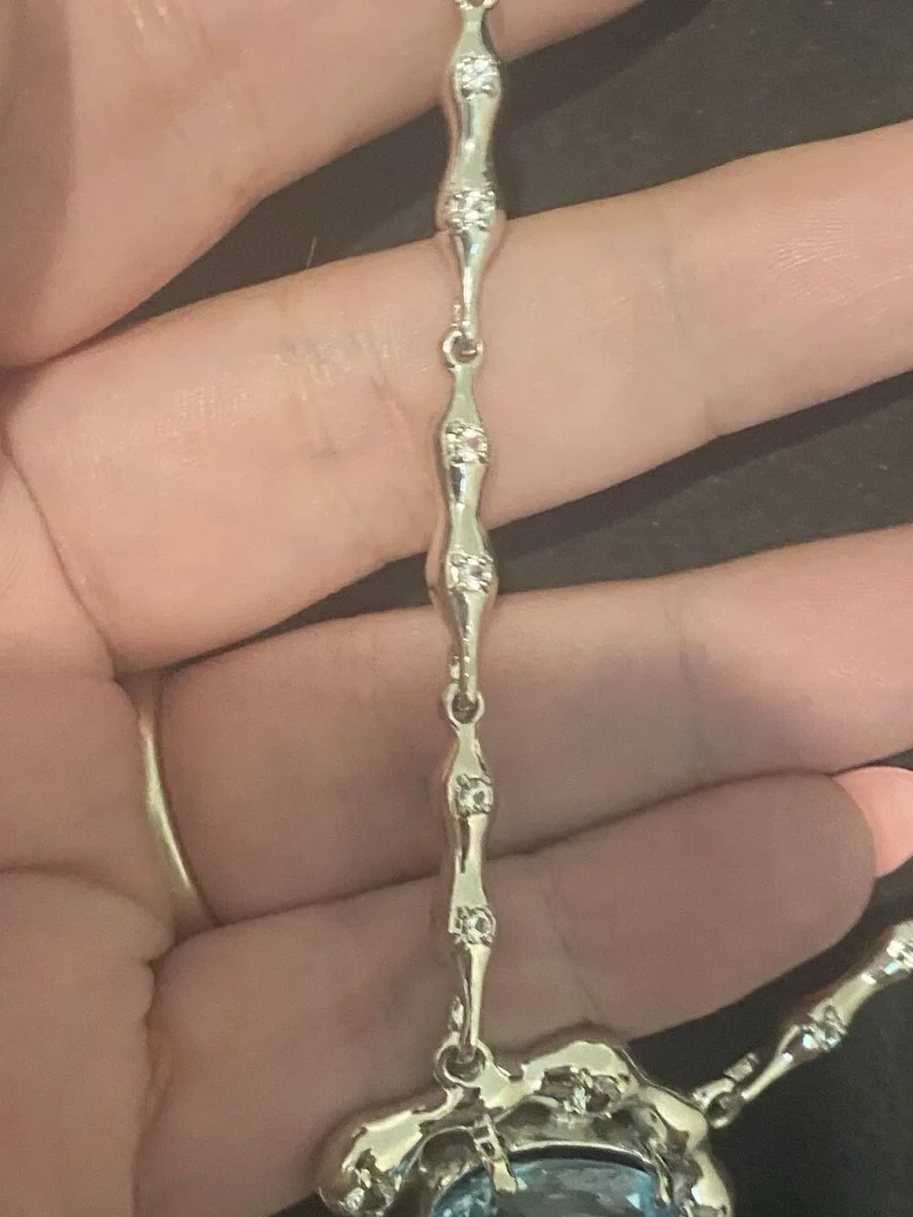 No Brand this necklace