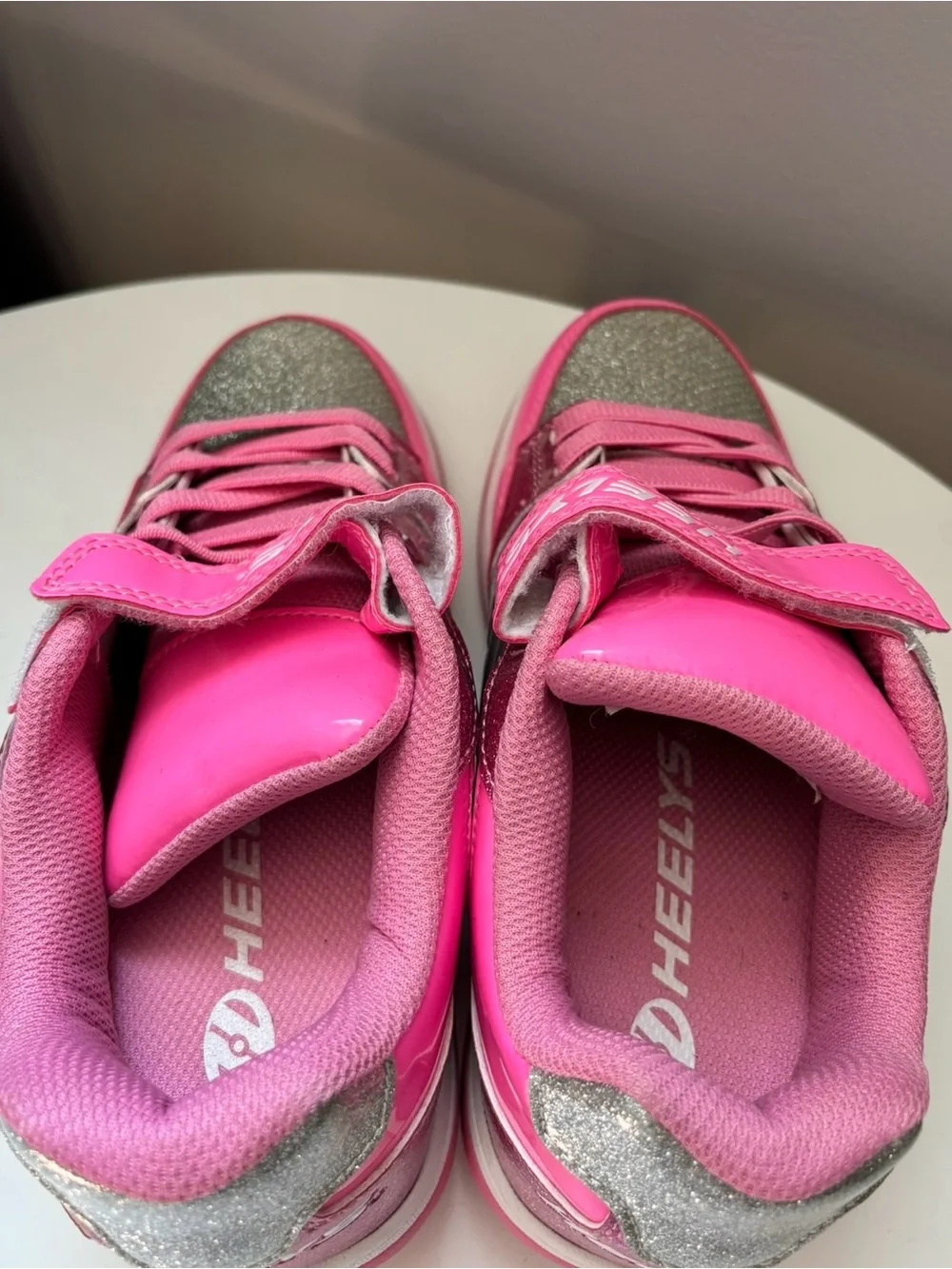 Heelys vibrant pink